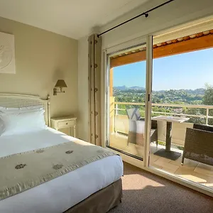 Marc-hely Hotel